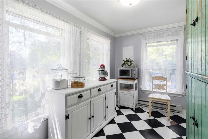 Located in Bristol's desirable Bayside Shore neighborhood, 30 - photo 6