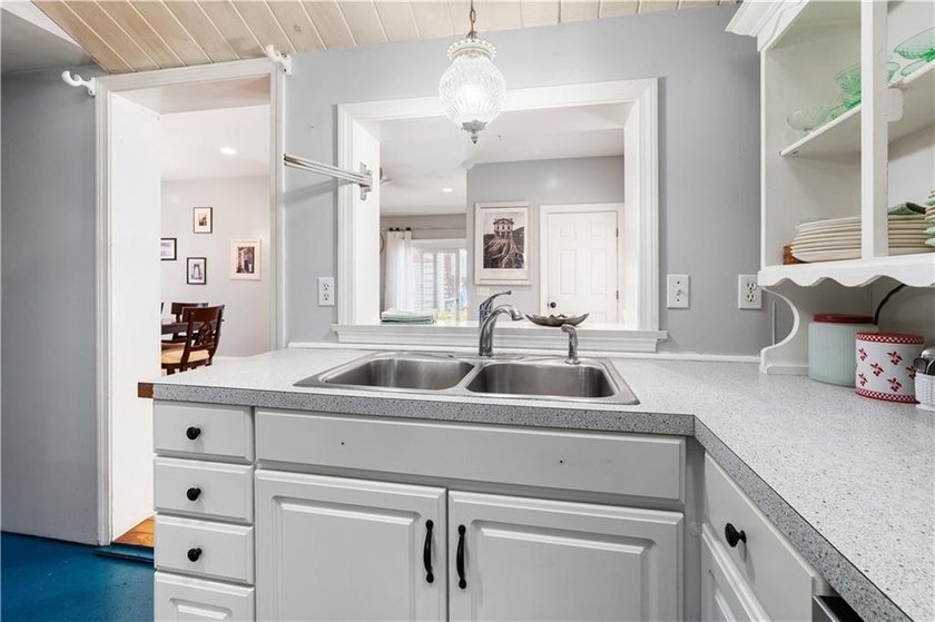 Located in Bristol's desirable Bayside Shore neighborhood, 30 - photo 8