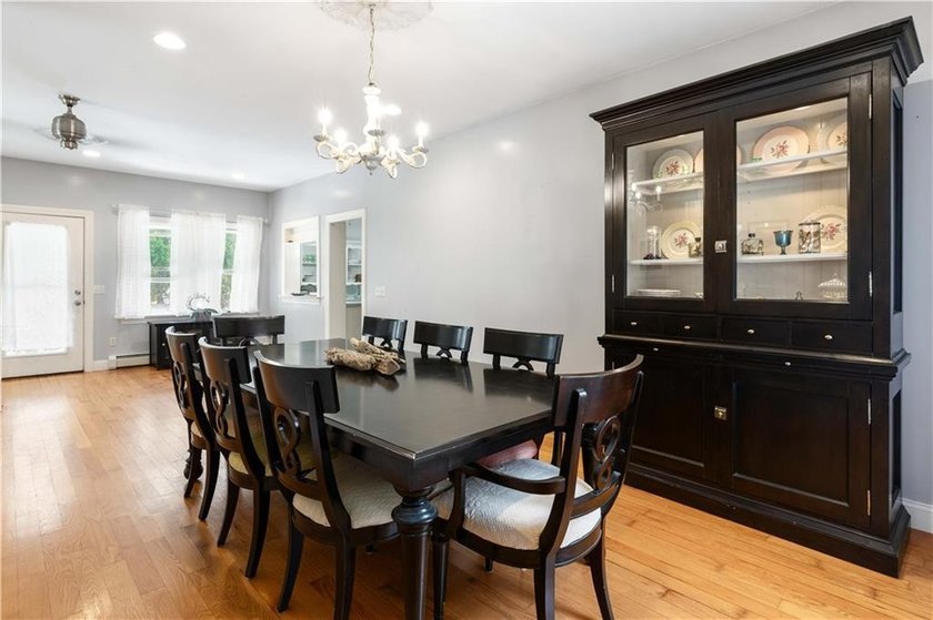 Located in Bristol's desirable Bayside Shore neighborhood, 30 - photo 10
