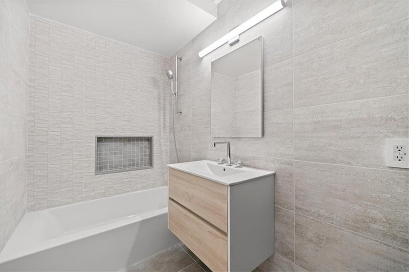 Ideally situated at the crossroads of Clinton Hill and - photo 11