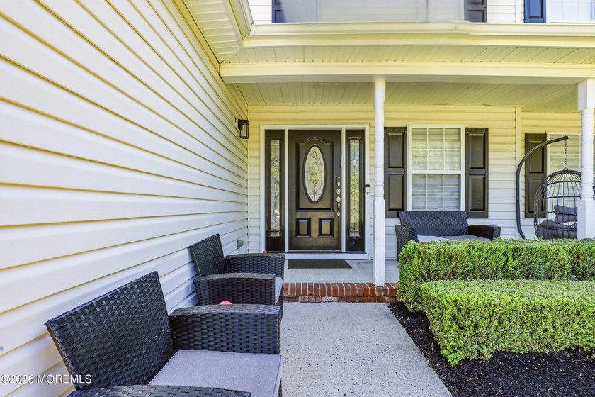 Welcome to this spacious and beautifully maintained 4-bedroom, 2 - photo 5