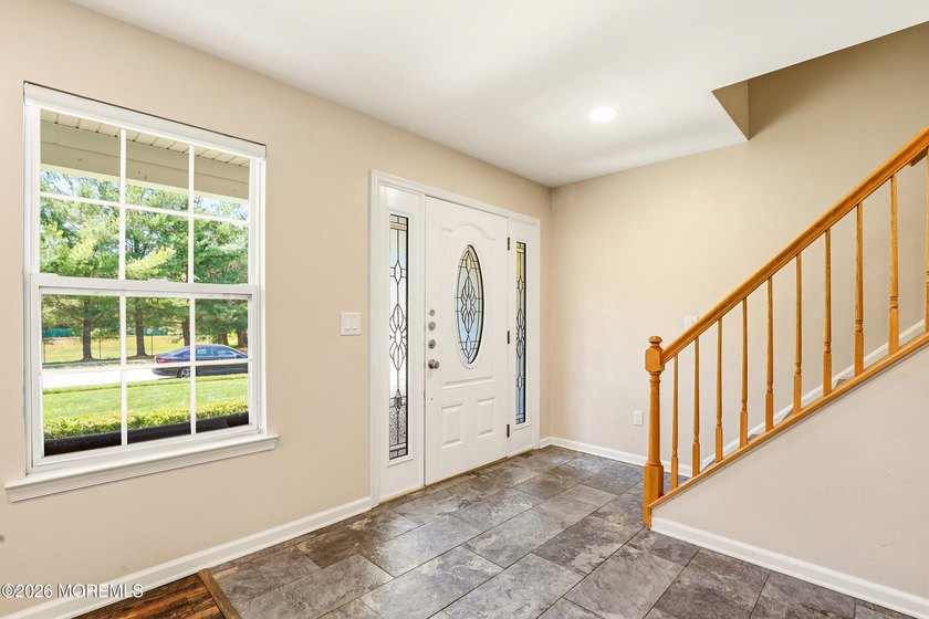 Welcome to this spacious and beautifully maintained 4-bedroom, 2 - photo 6