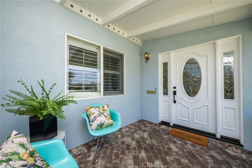 Bright corner two-bedroom, two-bath residence located in Mutual - photo 10