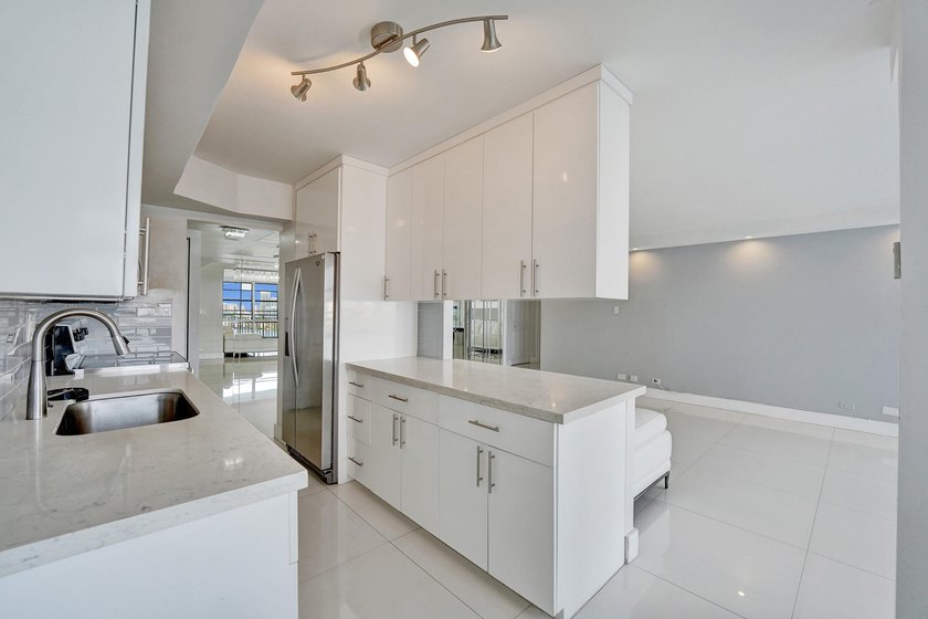 Rare opportunity to own a beautifully updated waterfront condo - photo 11