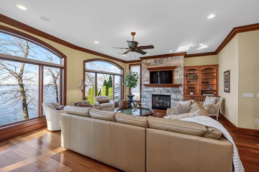 Custom-built with exceptional craftsmanship and finishes - photo 11