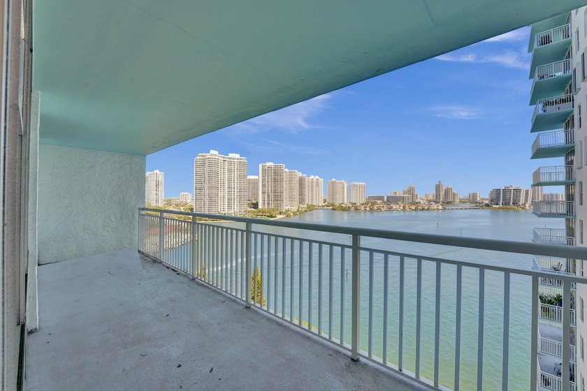 Rare opportunity to own a beautifully updated waterfront condo - photo 12