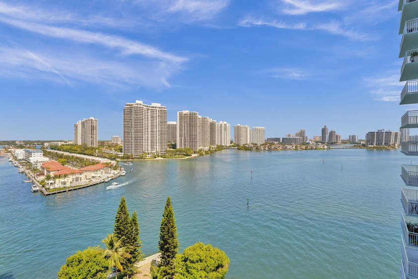Rare opportunity to own a beautifully updated waterfront condo - photo 13