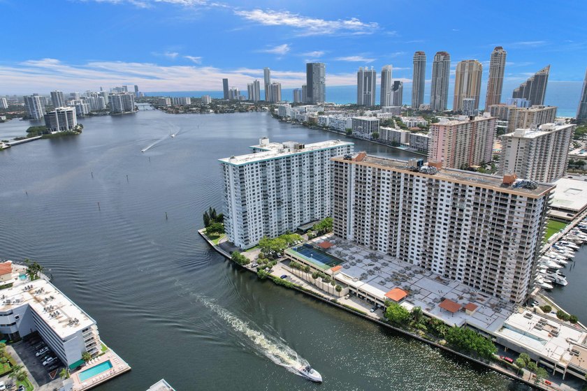 Rare opportunity to own a beautifully updated waterfront condo - photo 15