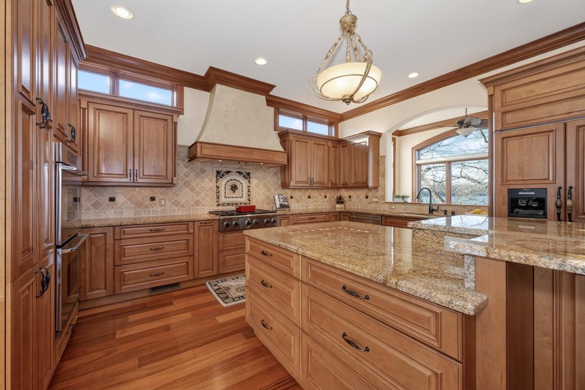 Custom-built with exceptional craftsmanship and finishes - photo 19