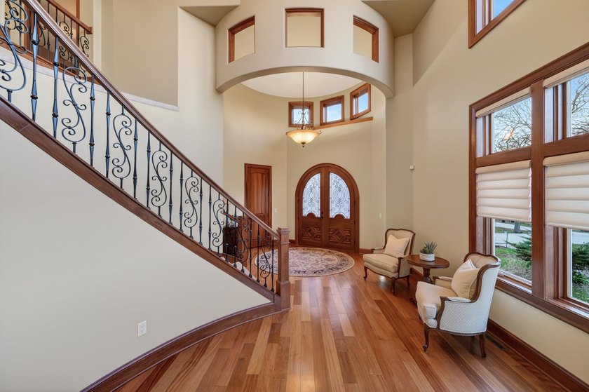 Custom-built with exceptional craftsmanship and finishes - photo 25