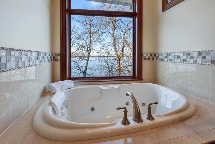 Custom-built with exceptional craftsmanship and finishes - photo 36