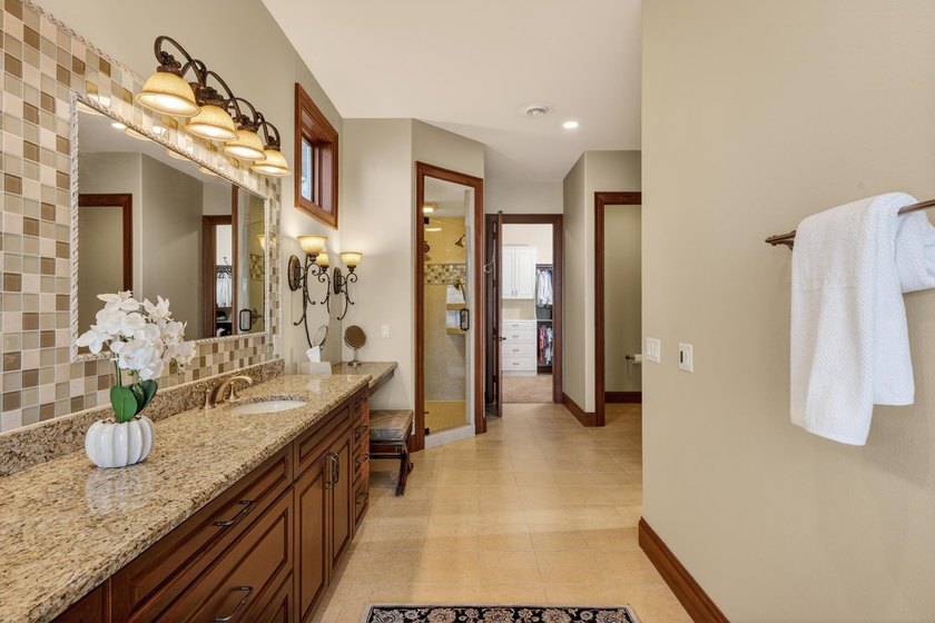 Custom-built with exceptional craftsmanship and finishes - photo 37