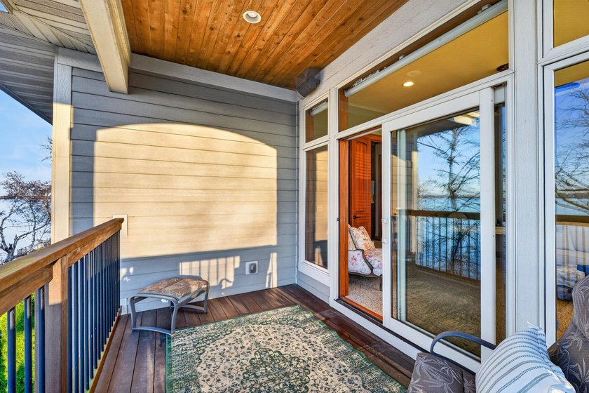Custom-built with exceptional craftsmanship and finishes - photo 44