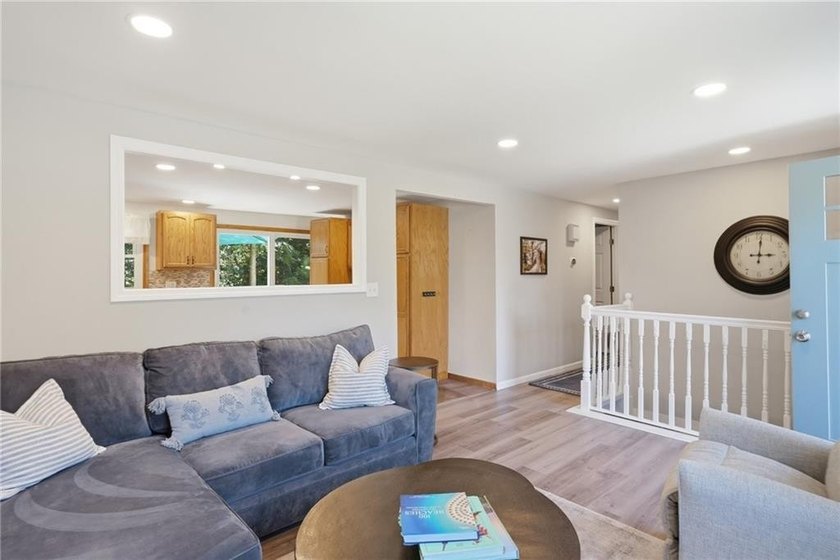 OFFER DEADLINE 7/14 AT NOON. This charming, move-in ready ranch - photo 6