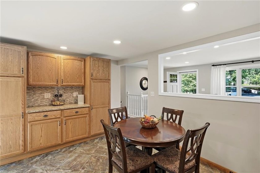 OFFER DEADLINE 7/14 AT NOON. This charming, move-in ready ranch - photo 7