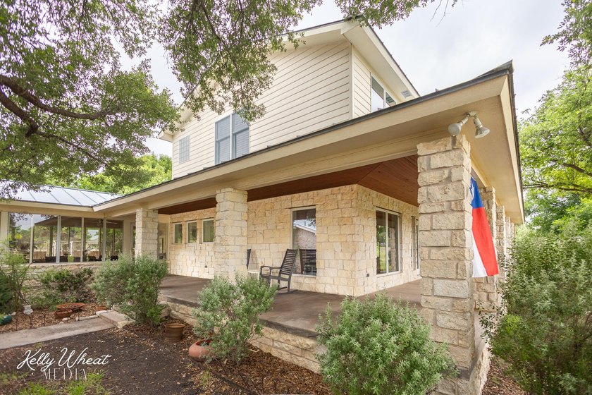 Welcome home to this stunning Harvest Construction custom home - photo 16