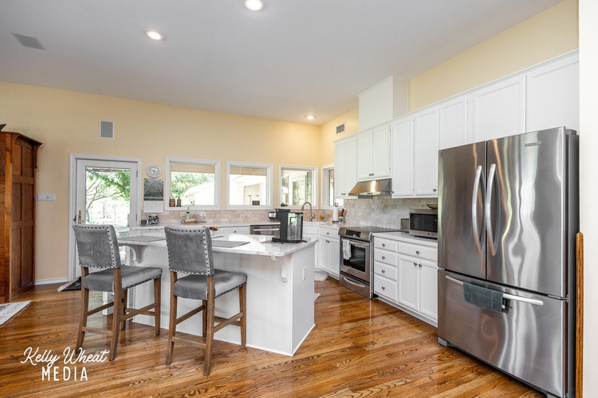 Welcome home to this stunning Harvest Construction custom home - photo 21