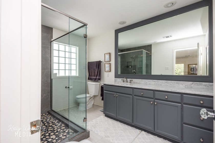 Welcome home to this stunning Harvest Construction custom home - photo 30