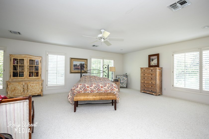 Welcome home to this stunning Harvest Construction custom home - photo 31