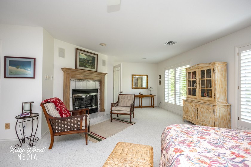 Welcome home to this stunning Harvest Construction custom home - photo 33