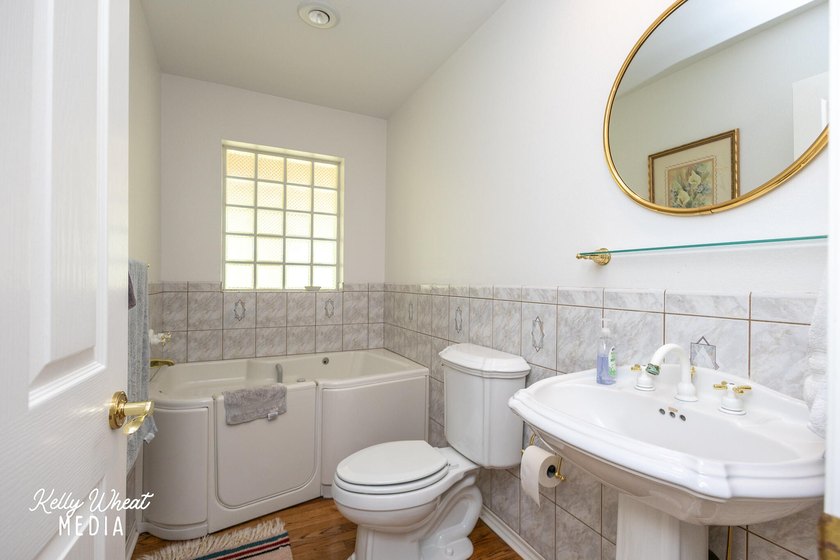 Welcome home to this stunning Harvest Construction custom home - photo 36