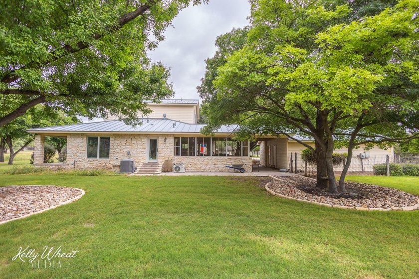 Welcome home to this stunning Harvest Construction custom home - photo 39