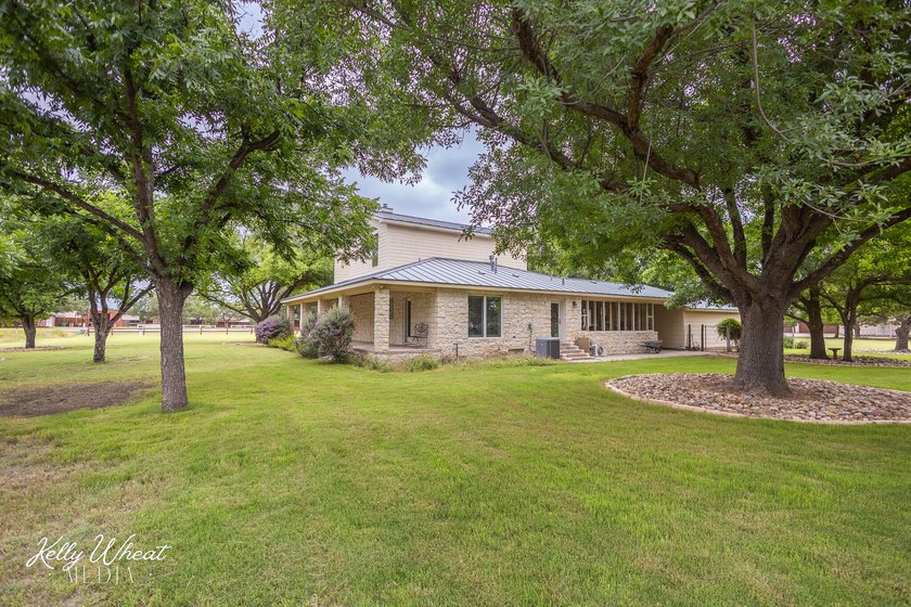Welcome home to this stunning Harvest Construction custom home - photo 40