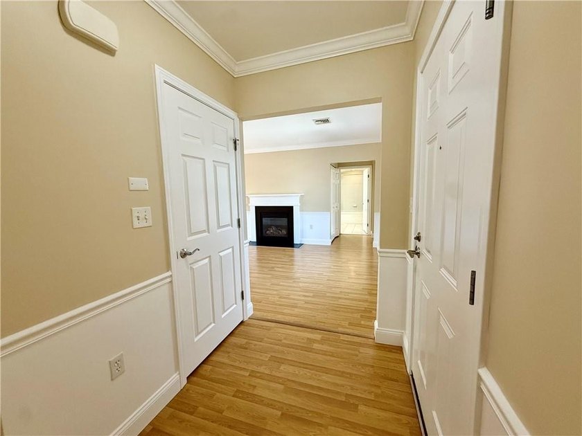 Welcome to this thoughtfully designed two bedroom, two bathroom - photo 3