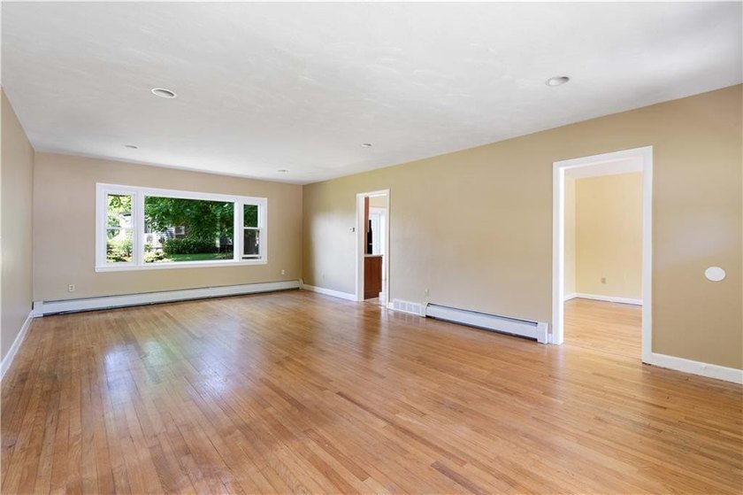 Welcome to 278 Green End Avenue, a well-maintained single-level - photo 5