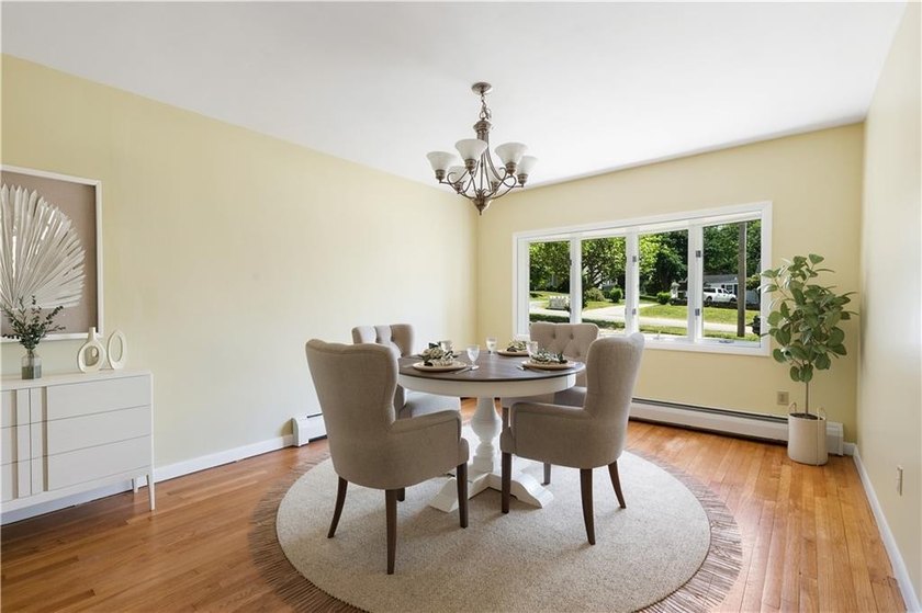 Welcome to 278 Green End Avenue, a well-maintained single-level - photo 10