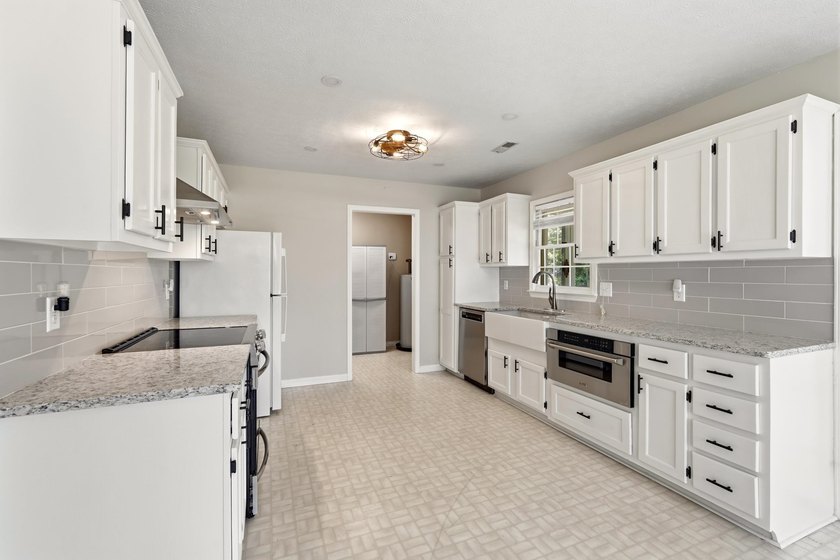 Welcome to 415 Lake Park Drive, a charming 3 bedroom, 2 bath - photo 4
