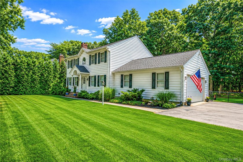 Classic Americana meets the North Fork lifestyle on Southold's - photo 3