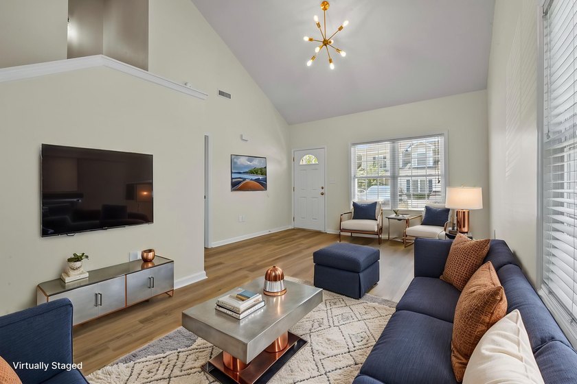 Beautifully updated 3-bedroom, 2.5-bath end-unit townhome-style - photo 4
