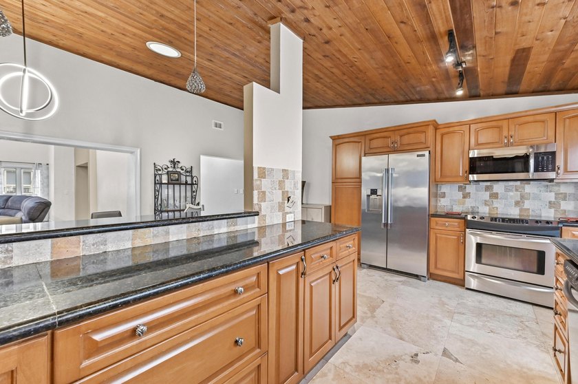 Welcome to Coquina Lakes! This well-maintained 1-story home - photo 5