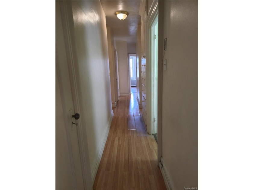 Great investment property - both units in home vacant. Separate - photo 6