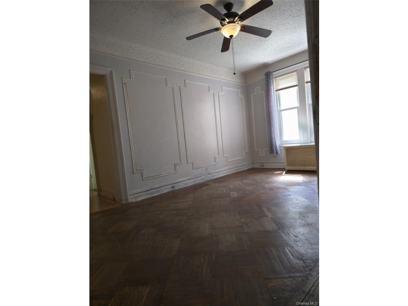 Great investment property - both units in home vacant. Separate - photo 8