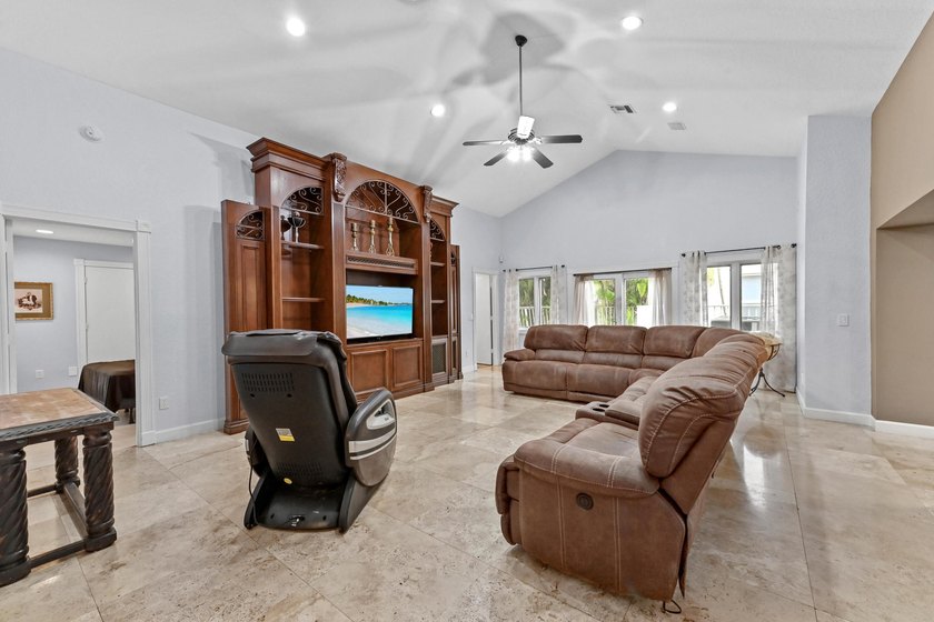 Welcome to Coquina Lakes! This well-maintained 1-story home - photo 10