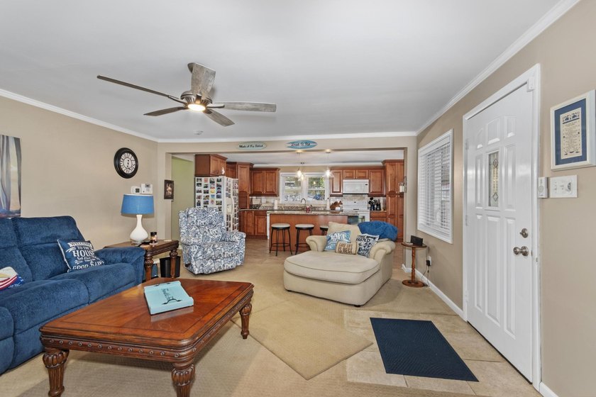 This private *WATERFRONT OASIS OVERLOOKING LAKE BARKLEY* awaits - photo 3