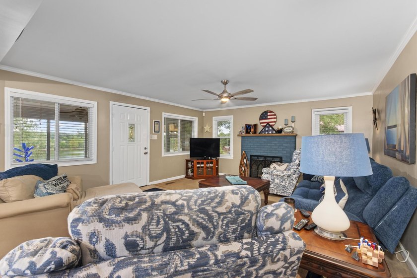This private *WATERFRONT OASIS OVERLOOKING LAKE BARKLEY* awaits - photo 4