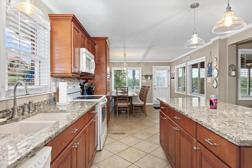 This private *WATERFRONT OASIS OVERLOOKING LAKE BARKLEY* awaits - photo 7