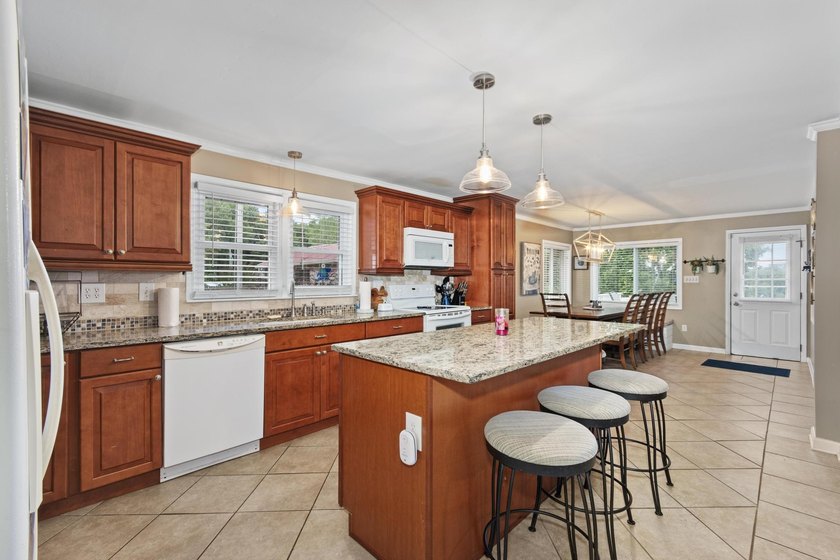 This private *WATERFRONT OASIS OVERLOOKING LAKE BARKLEY* awaits - photo 8
