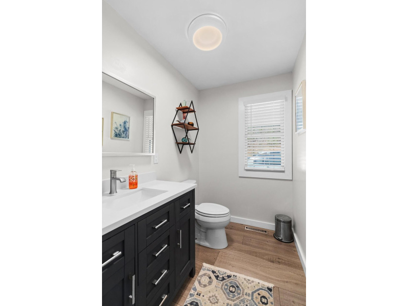 Beautifully Updated Home in a Highly Sought-After Neighborhood - photo 14