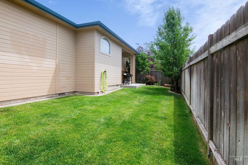 SPECIAL UPGRADE INCLUDED: Professional exterior house and - photo 42