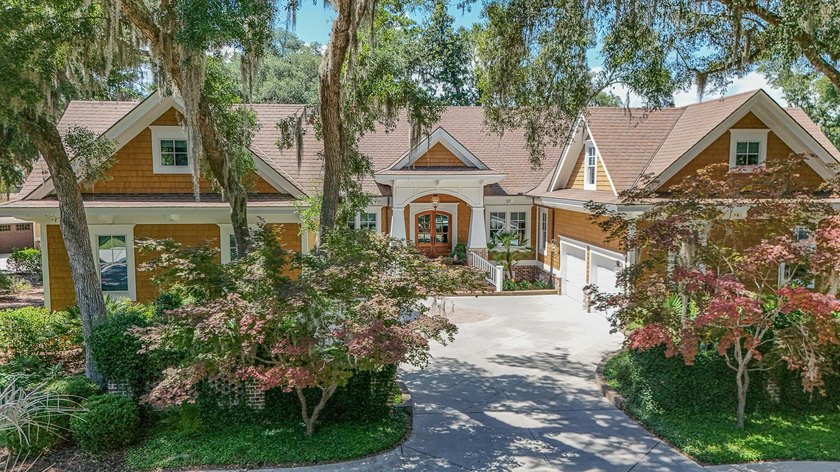Welcome to an extraordinary waterfront residence in the Island - photo 2