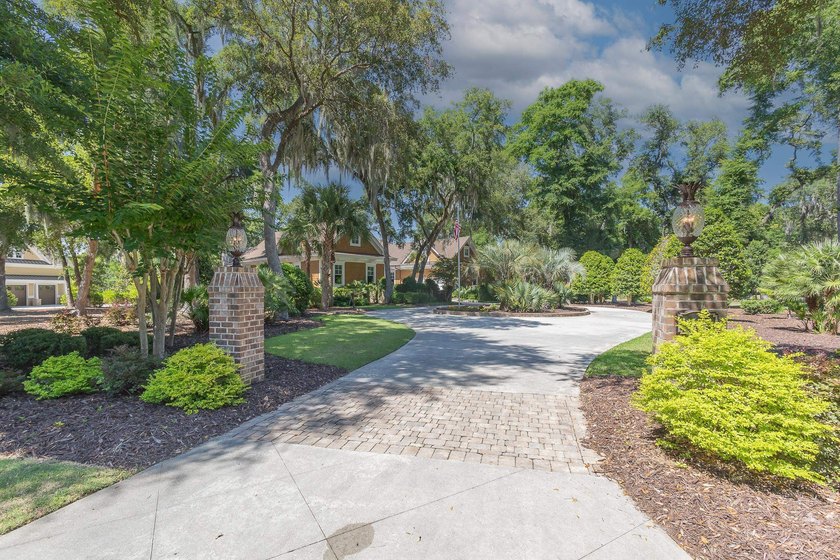 Welcome to an extraordinary waterfront residence in the Island - photo 9