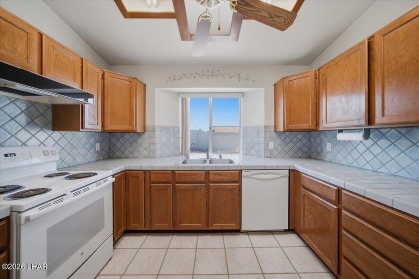 Every great Lake Havasu home starts with the essentials: lake - photo 14