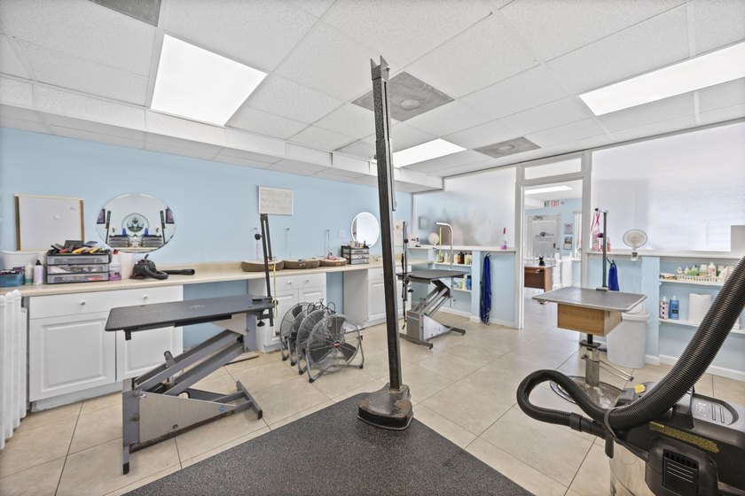 Well-established pet grooming salon in Deerfield Beach, located - photo 15