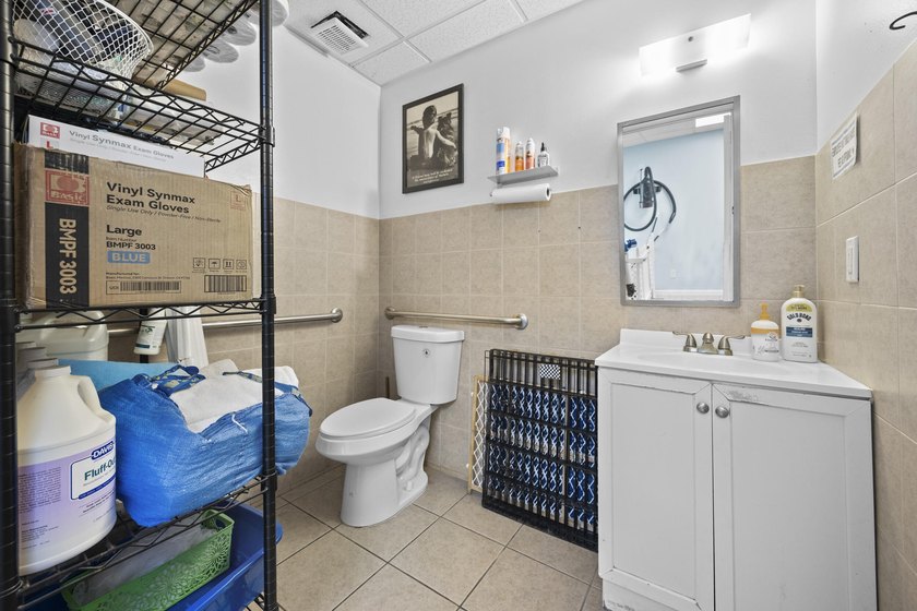 Well-established pet grooming salon in Deerfield Beach, located - photo 19