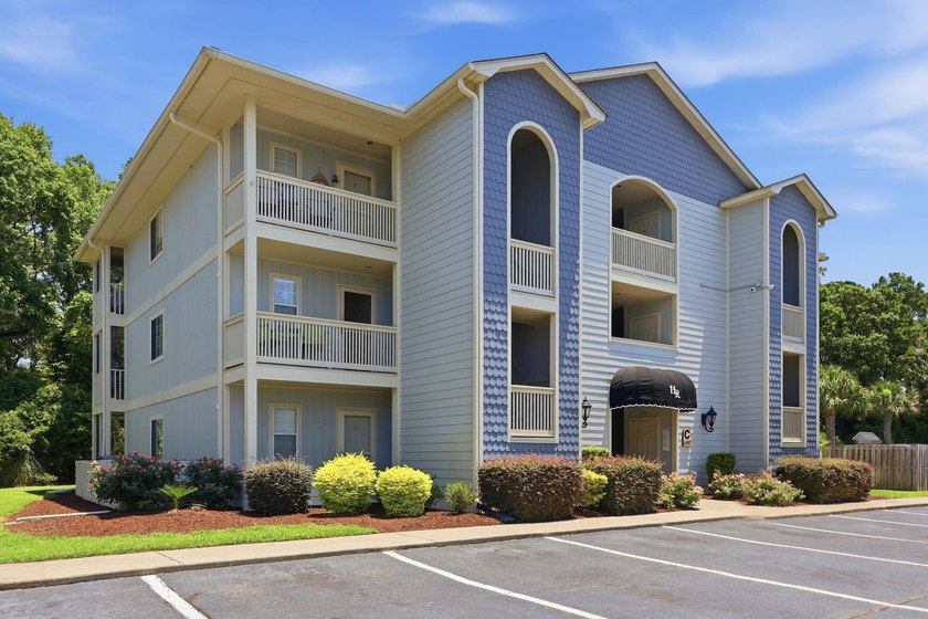 Welcome to this well-maintained 2-bedroom, 2-bathroom condo - photo 2
