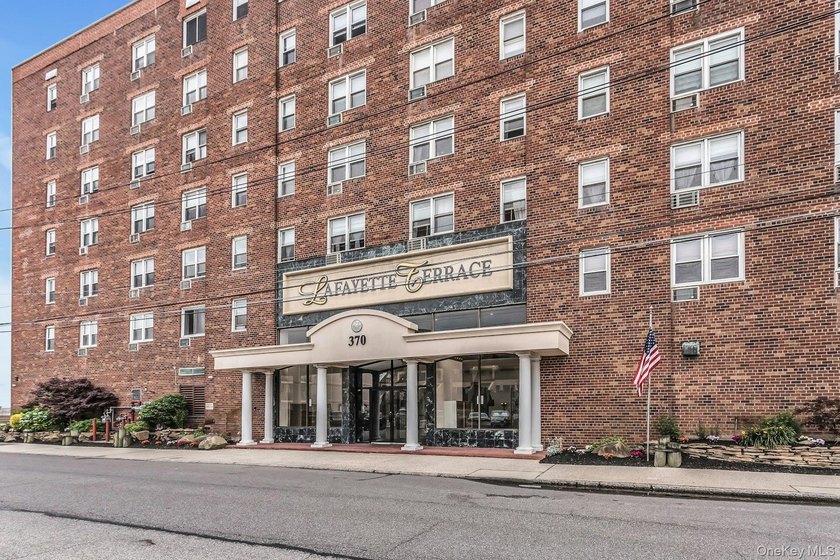 1 Bedroom Co-op, Ocean Front living in the desirable Lafayette - photo 2